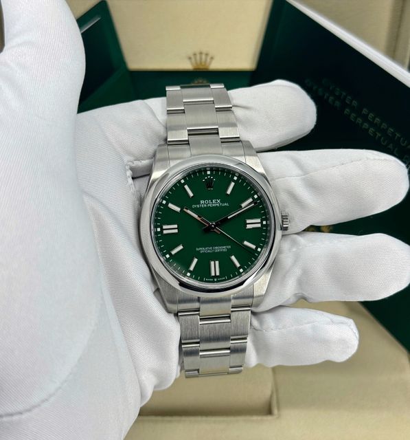 Rolex Oyster Perpetual 124300 Image 6